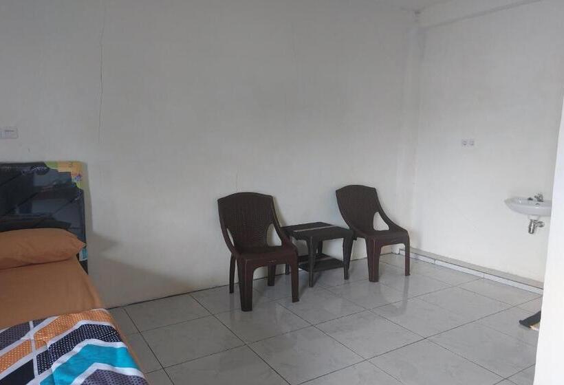 בית מלון כפרי Oyo 92545 Wawi Kadio Homestay