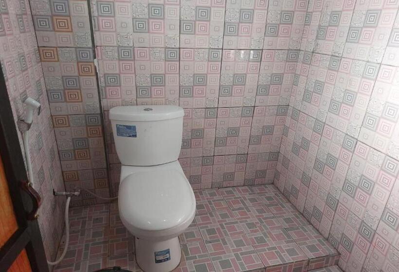 בית מלון כפרי Oyo 92545 Wawi Kadio Homestay