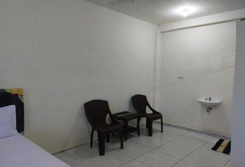 בית מלון כפרי Oyo 92545 Wawi Kadio Homestay