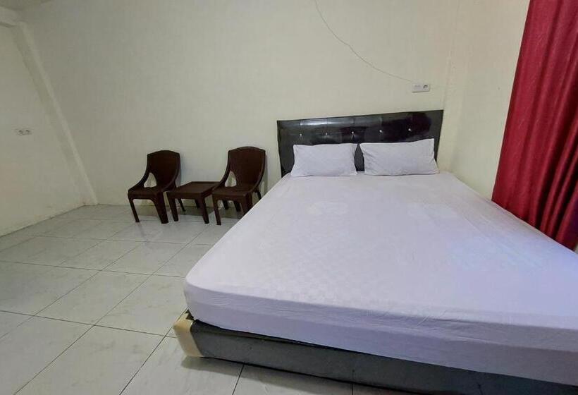 בית מלון כפרי Oyo 92545 Wawi Kadio Homestay