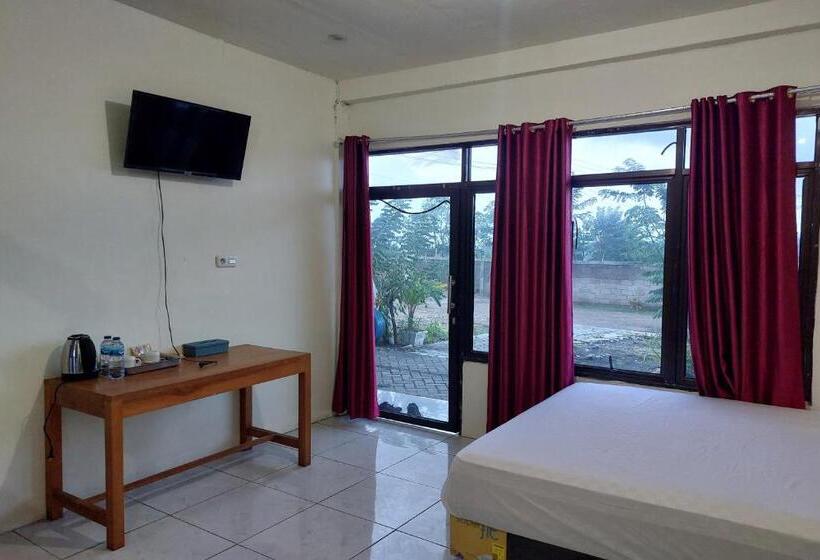 בית מלון כפרי Oyo 92545 Wawi Kadio Homestay