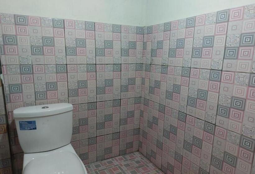 בית מלון כפרי Oyo 92545 Wawi Kadio Homestay