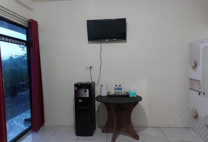 בית מלון כפרי Oyo 92545 Wawi Kadio Homestay