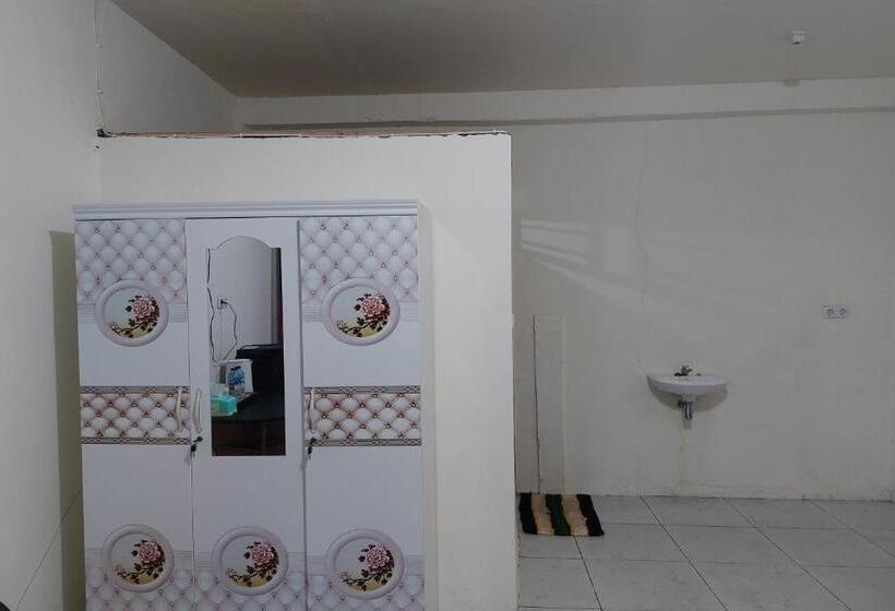 בית מלון כפרי Oyo 92545 Wawi Kadio Homestay