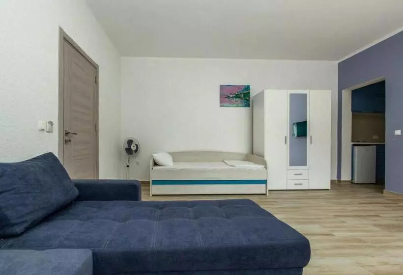 پانسیون Deron Apartments