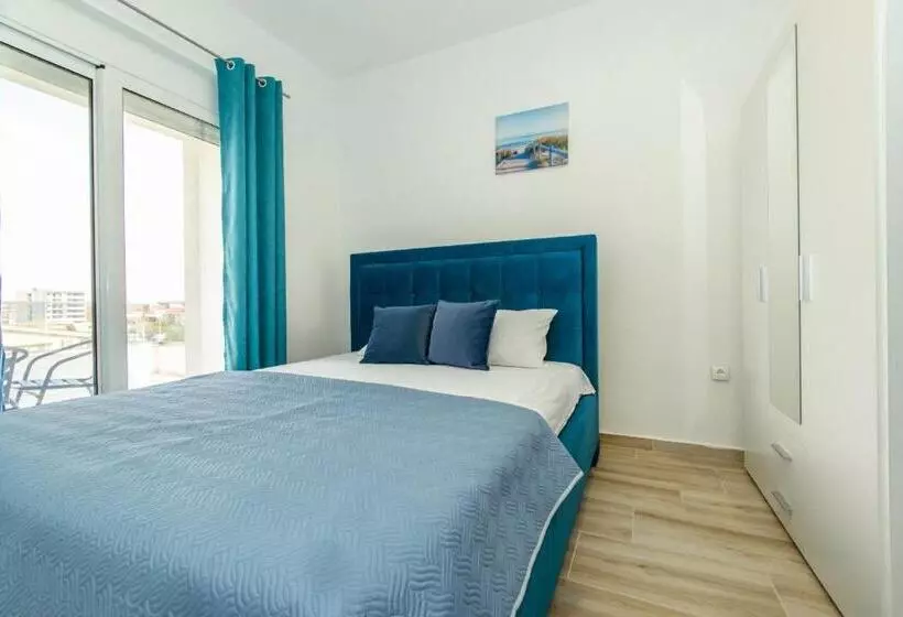 پانسیون Deron Apartments