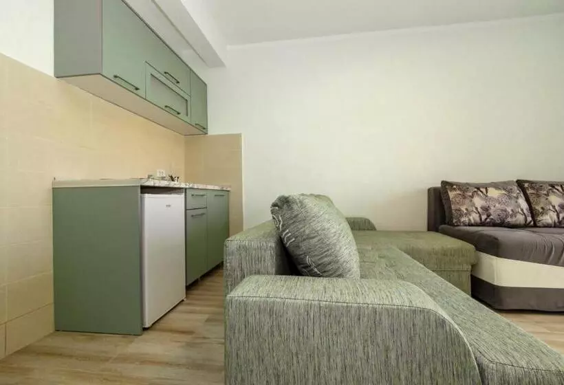 پانسیون Deron Apartments