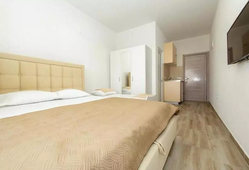 پانسیون Deron Apartments