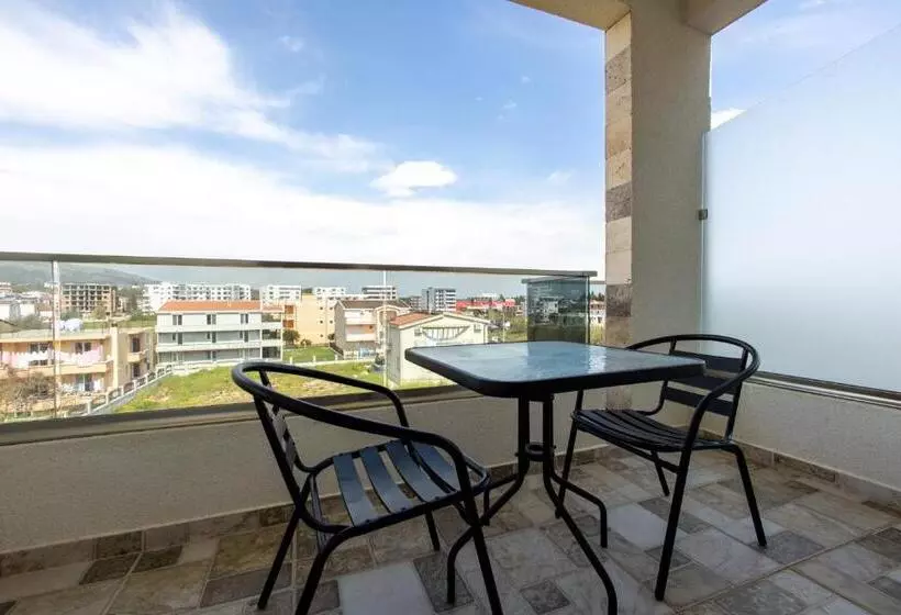 پانسیون Deron Apartments