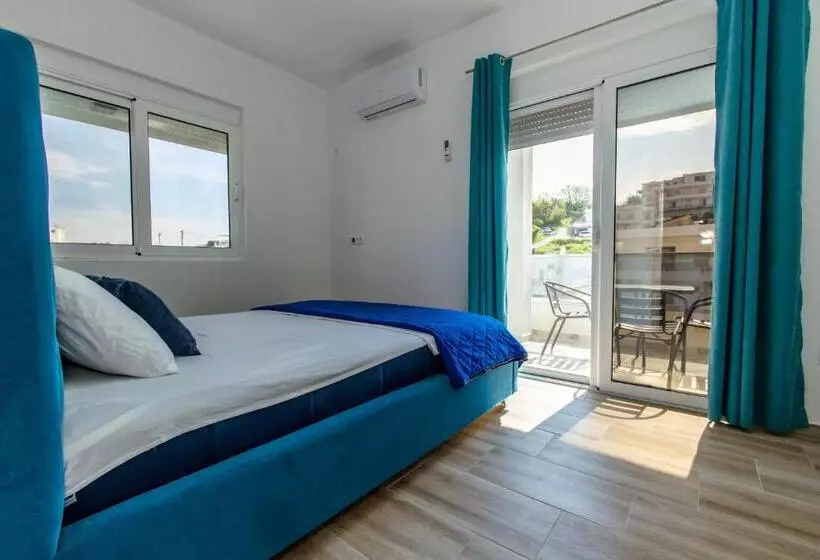 پانسیون Deron Apartments
