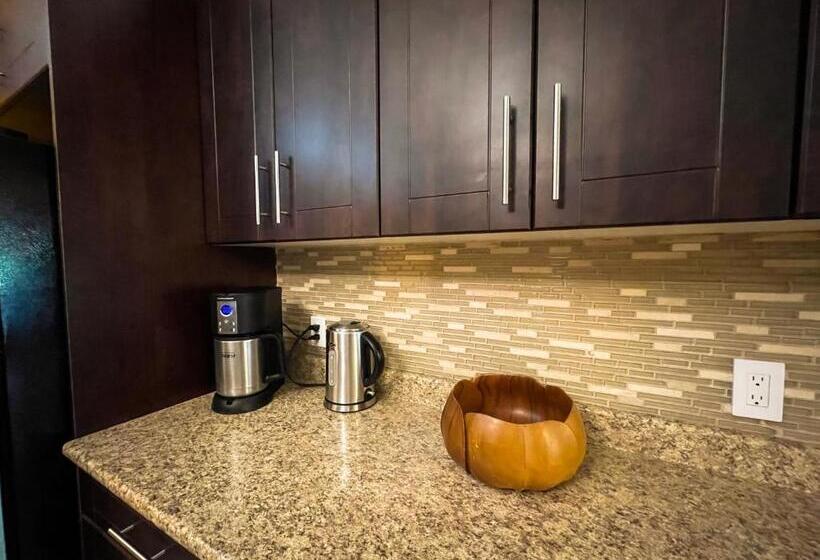 بنسيون The Rhodo Place