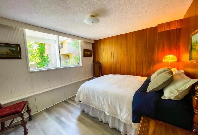 بنسيون The Rhodo Place