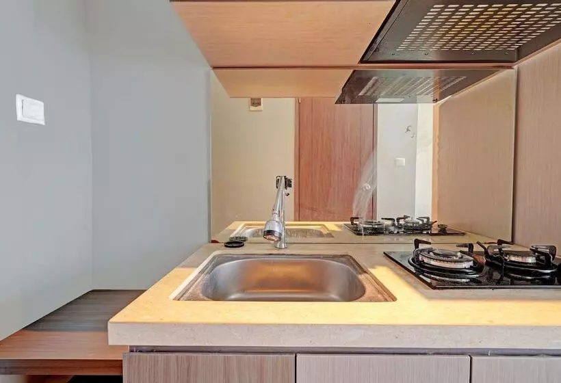 ホテル Capital O 92525 Easton Park Apartment Jatinangor By Yunus
