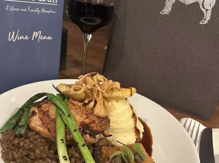 Hotelli The White Bull