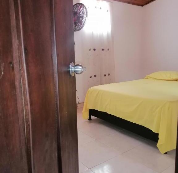 Bed and Breakfast Casa De Relajación Lowcost Centro Catedral Lujos ,piscna,aireacondicio