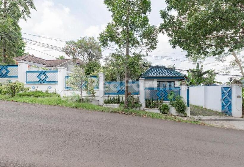 Hotell Biru Homestay Bandung Mitra Reddoorz