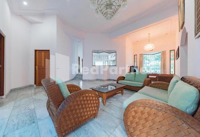 Hotell Biru Homestay Bandung Mitra Reddoorz