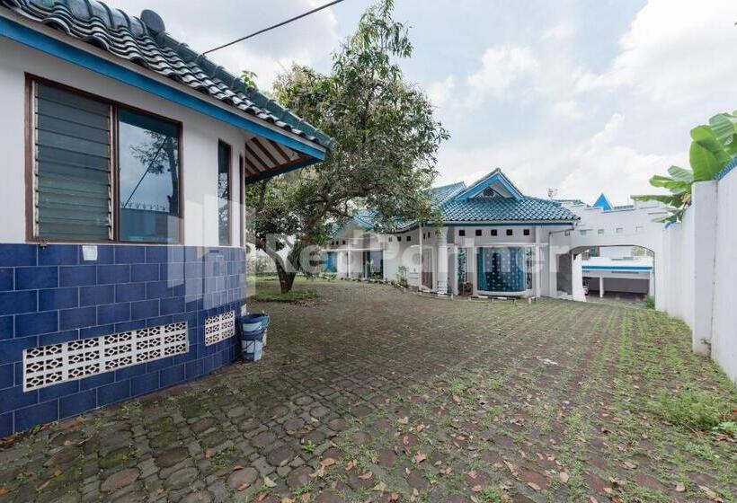 Hotell Biru Homestay Bandung Mitra Reddoorz