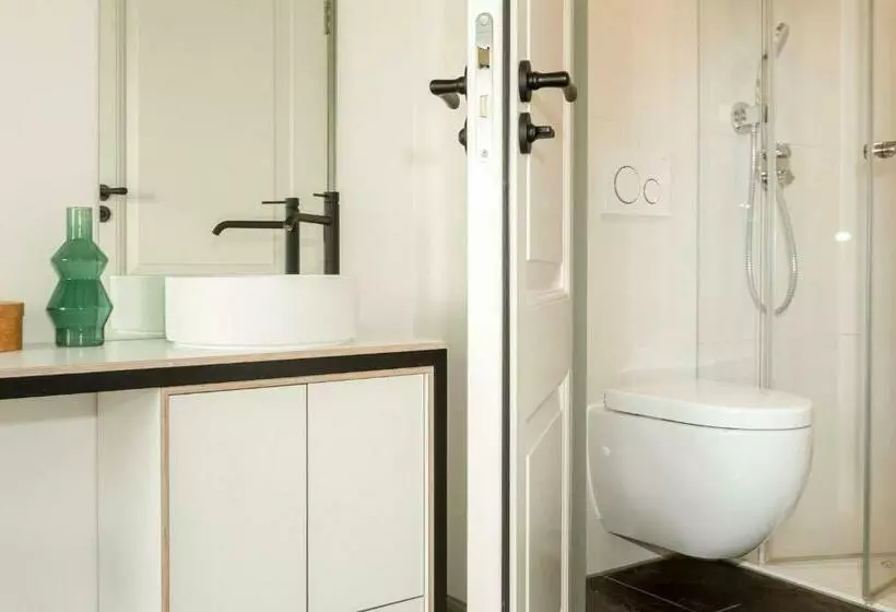 ペンション The Red Ox   Super Central Canal View Rooms