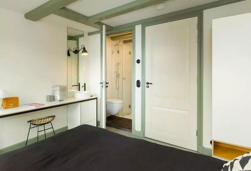 ペンション The Red Ox   Super Central Canal View Rooms