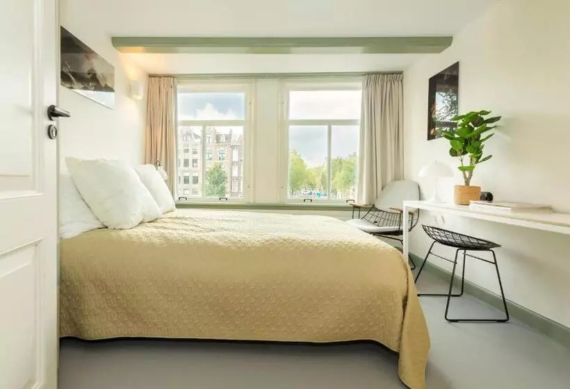 ペンション The Red Ox   Super Central Canal View Rooms