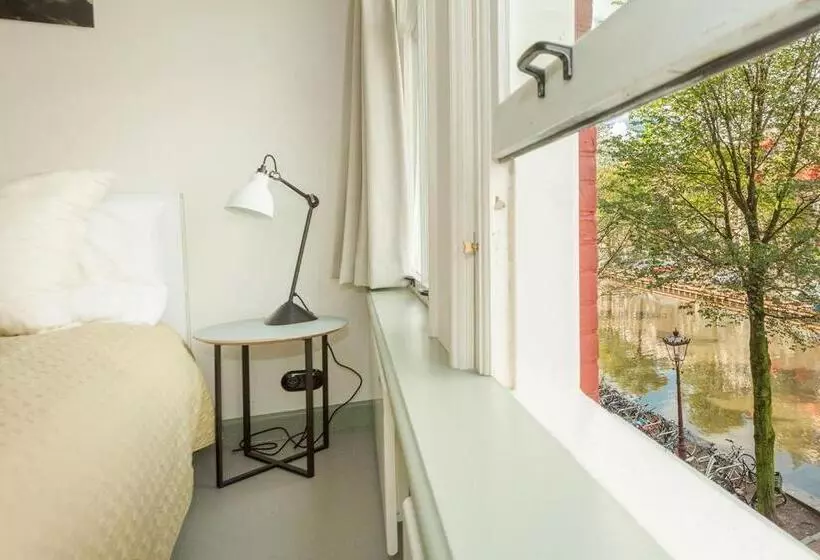 ペンション The Red Ox   Super Central Canal View Rooms