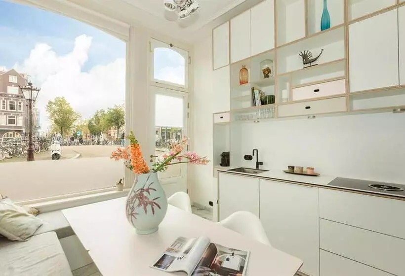 ペンション The Red Ox   Super Central Canal View Rooms