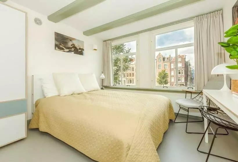 ペンション The Red Ox   Super Central Canal View Rooms