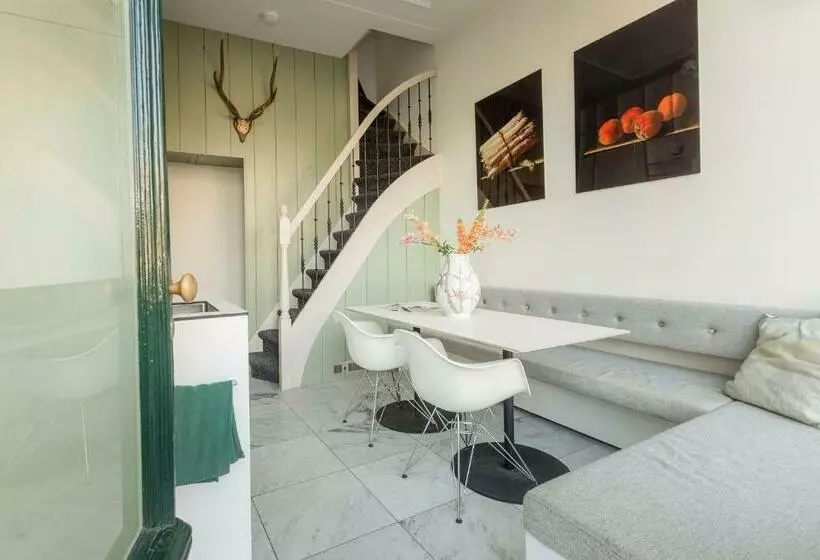 ペンション The Red Ox   Super Central Canal View Rooms