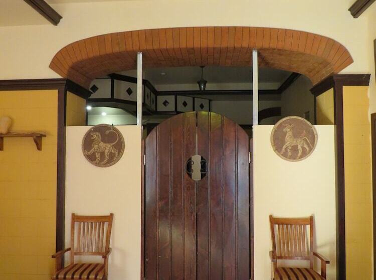 هاستل Jan & In The Very Center