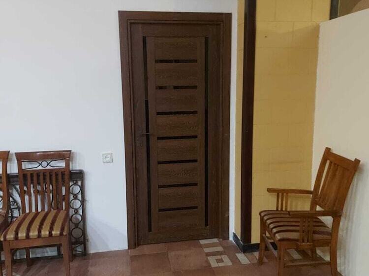 هاستل Jan & In The Very Center