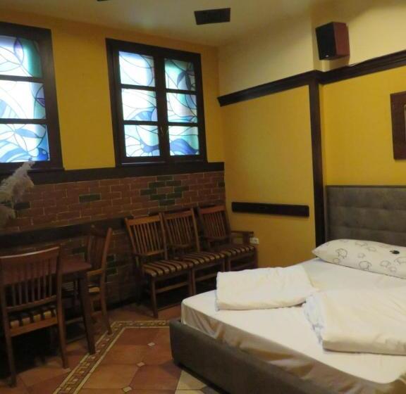 هاستل Jan & In The Very Center