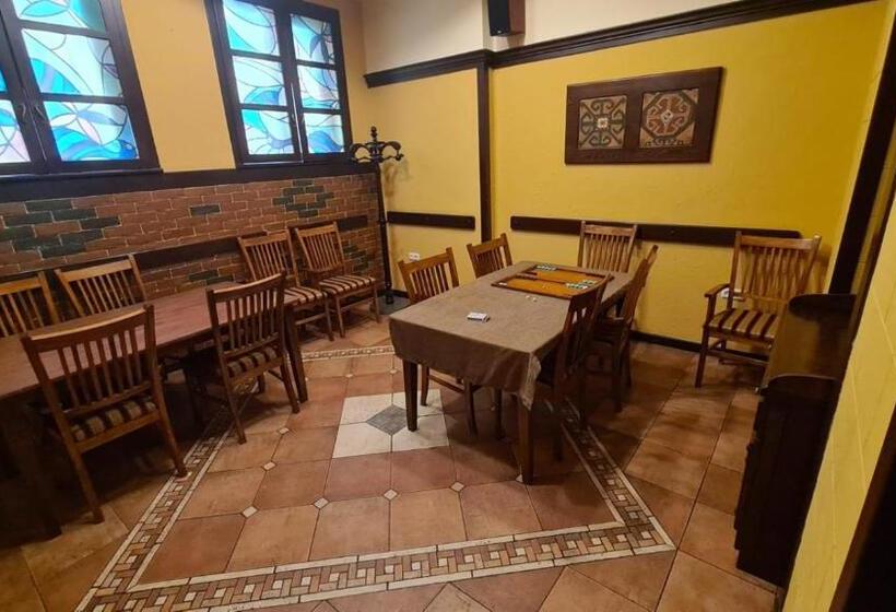 هاستل Jan & In The Very Center