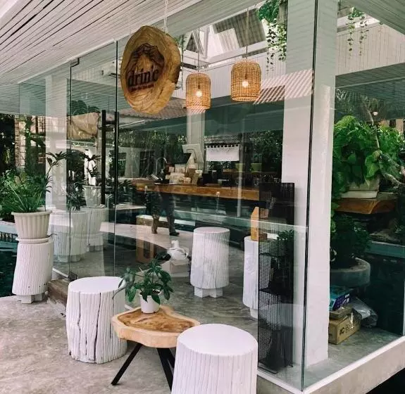 Hotelli บ้านนารีสอร์ท