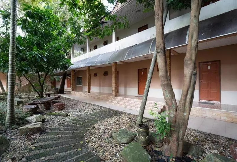 Hotelli บ้านนารีสอร์ท