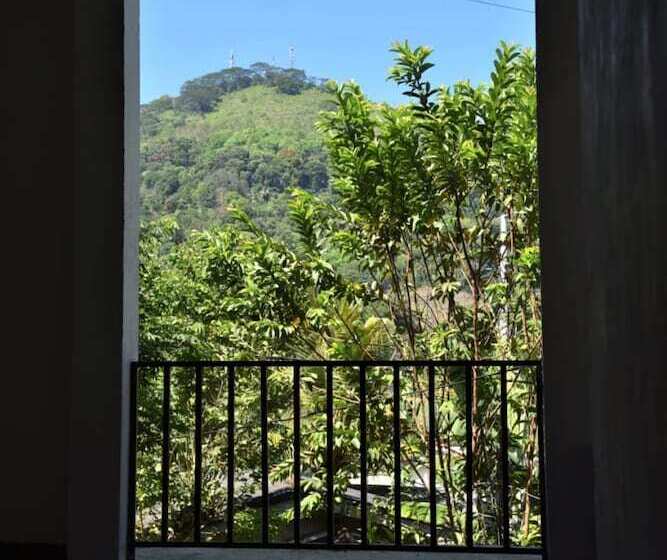 Hotel Red Lotus Holiday Resort