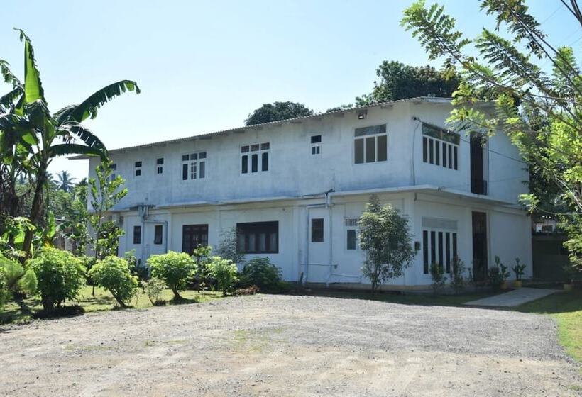 Hotel Red Lotus Holiday Resort