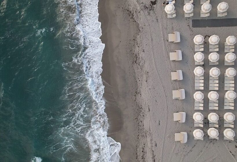 Hotelli Tower At The Boca Raton