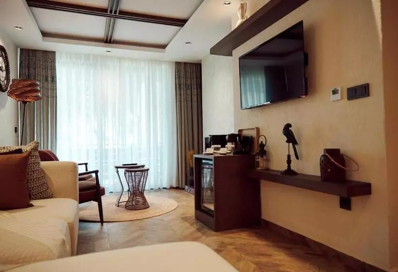 Parmos Otel