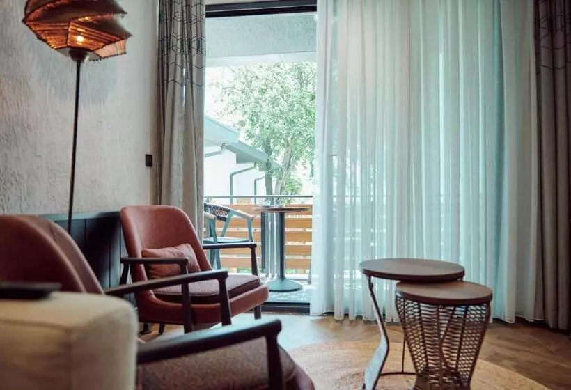 Parmos Otel