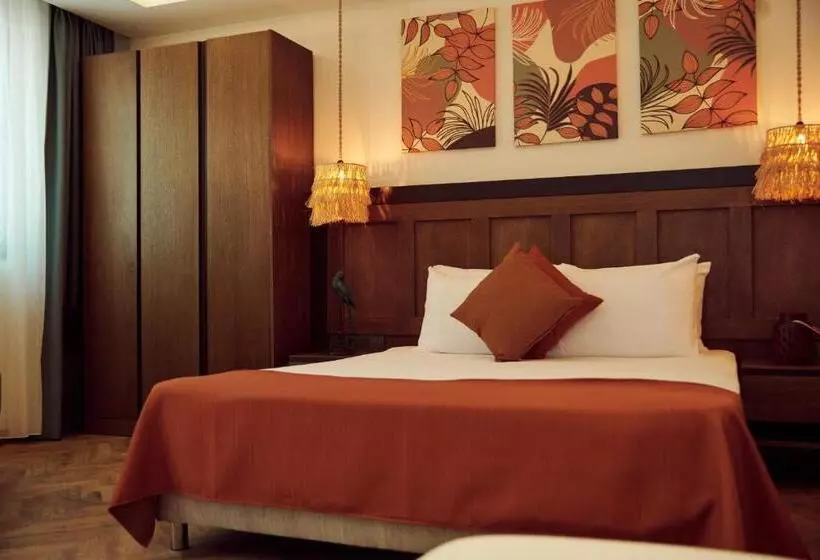 Parmos Otel
