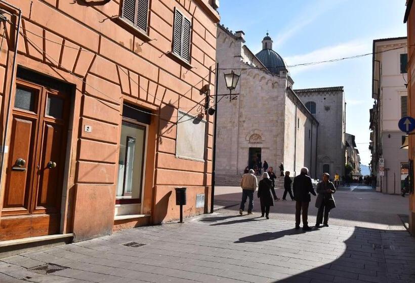 تختخواب و صبحانه 50mt Dal Duomo Casa Amasia