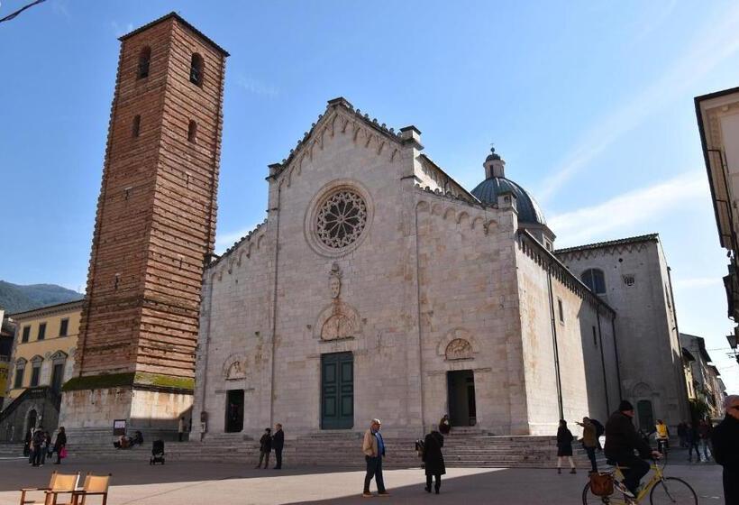 تختخواب و صبحانه 50mt Dal Duomo Casa Amasia