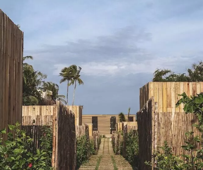 هتل Lalagalu   Beachfront Ecocabins