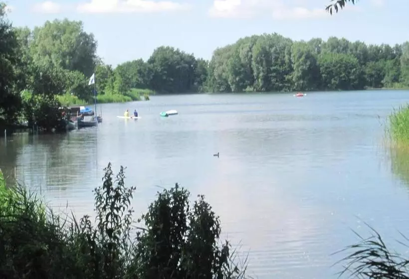 Hotelli Gastehaus Zur Linde