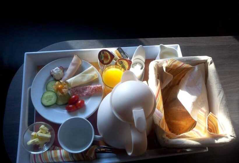 هتل Pension & Appartments Landhaus Bettina Fulda