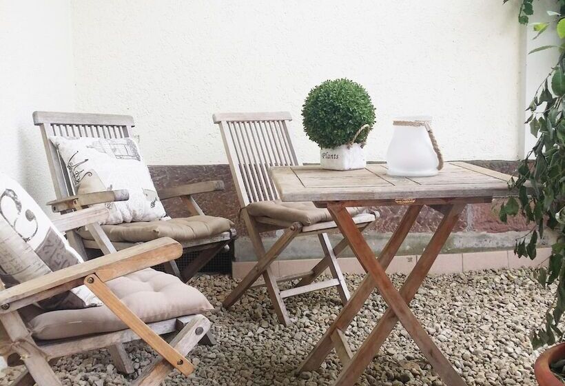 هتل Pension & Appartments Landhaus Bettina Fulda