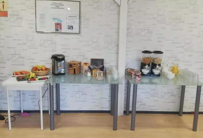 Hotelli Pension Check In