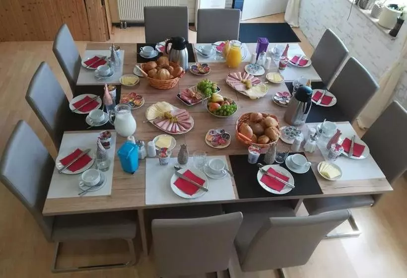 Hotelli Pension Check In