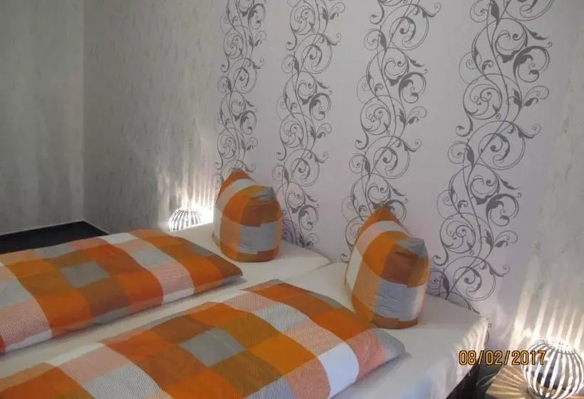 Hotelli Pension Check In